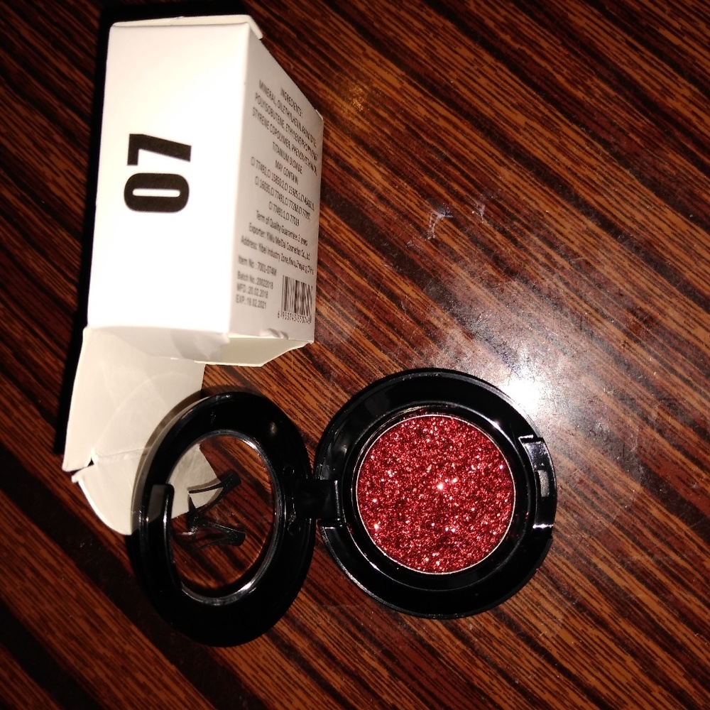 Eyeshadow - Picture 7 of 8